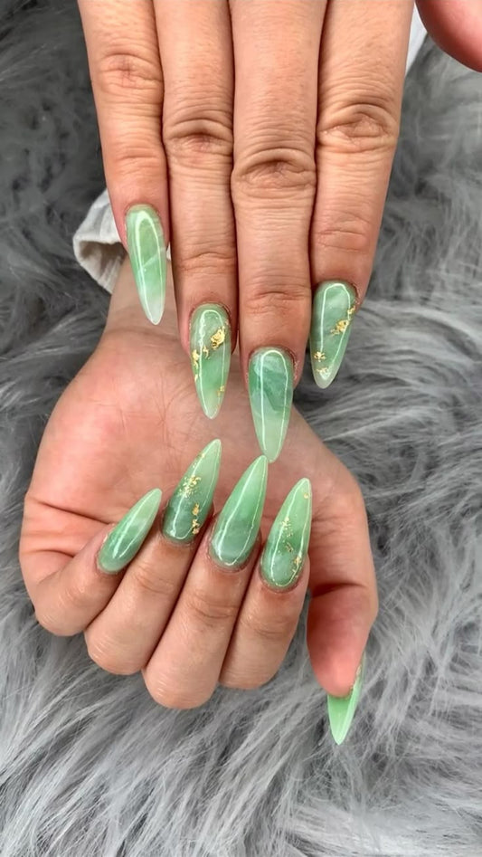 💅 Gemstone Nails: The Crystal-Inspired Nail Art Trend You’ll Love