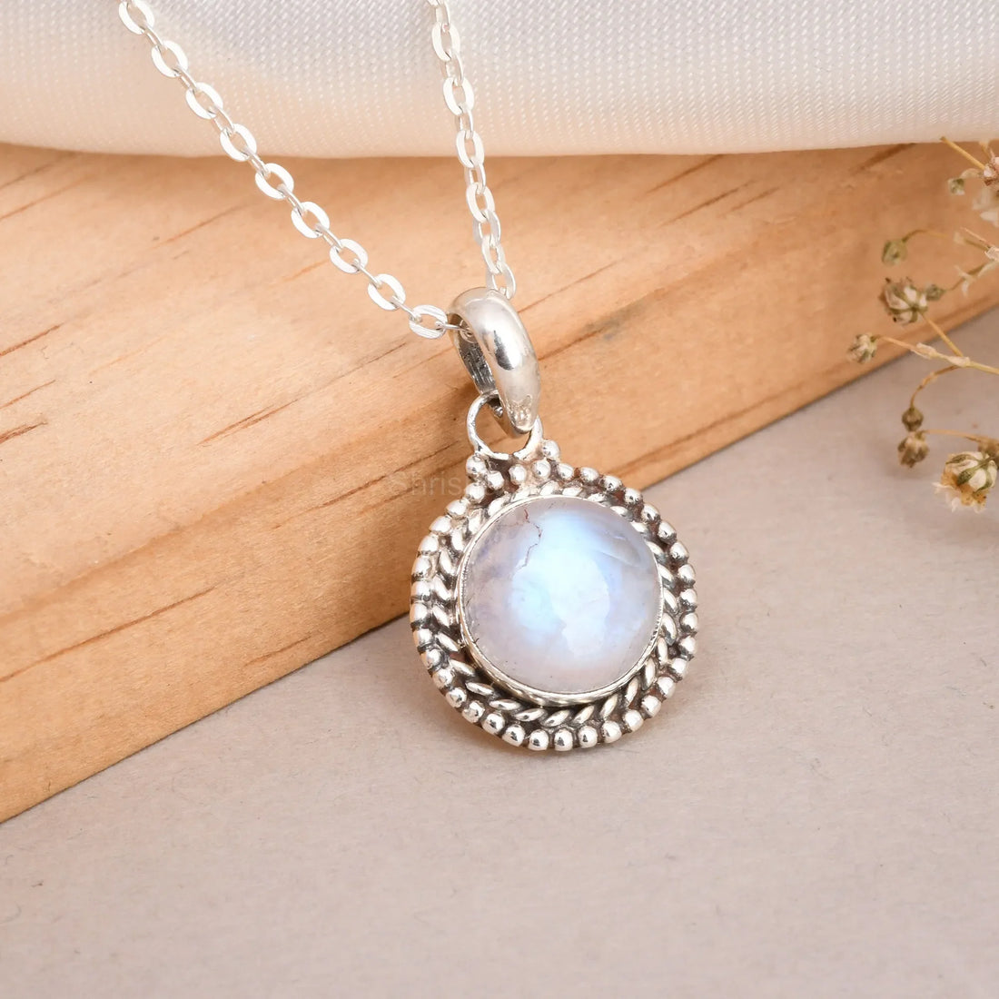 The Healing Powers of Rainbow Moonstone Rings in Sterling Silver